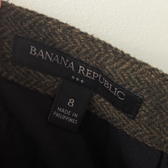 BR Green Knit Mini Skirt w/ small Slit - Picture 5 of 5